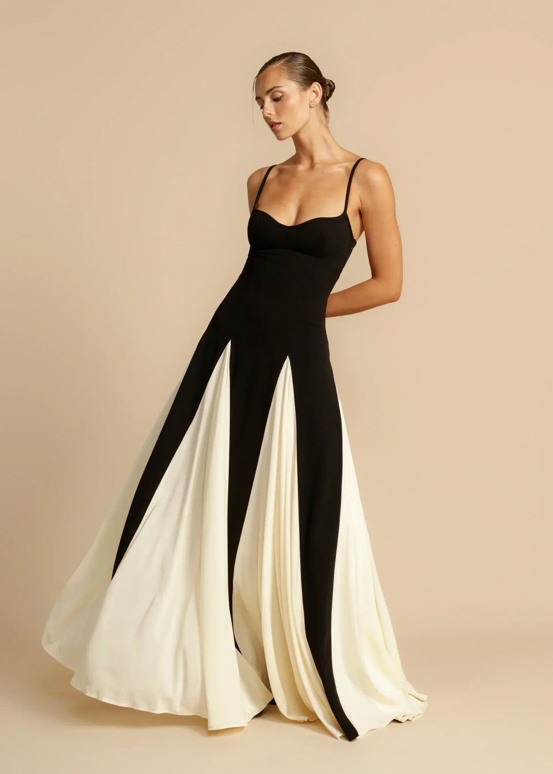 Eva - Elegant Maxi Dress